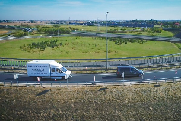 DRON AUTO.45.Still001.jpg